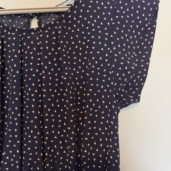 Light size medium dress - Picture 3 of 4